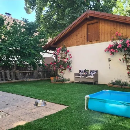 Laemmche, Eg Mit Eingezaeuntem Garten *