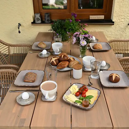 Laemmche, Eg Mit Eingezaeuntem Garten *